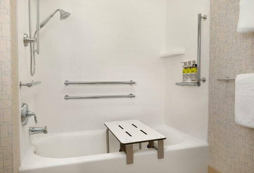 Люкс Адаптированный для Инвалидов, Holiday Inn Express & Suites   Beaver Dam, An Ihg