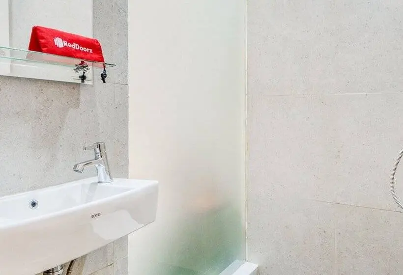 スイート, Reddoorz Plus Near Taman Ismail Marzuki