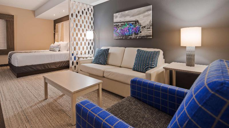 מיטת קינג בסוויטה, Best Western Premier Winnipeg East