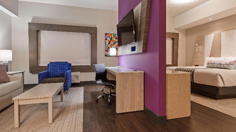 מיטת קינג בסוויטה, Best Western Premier Winnipeg East