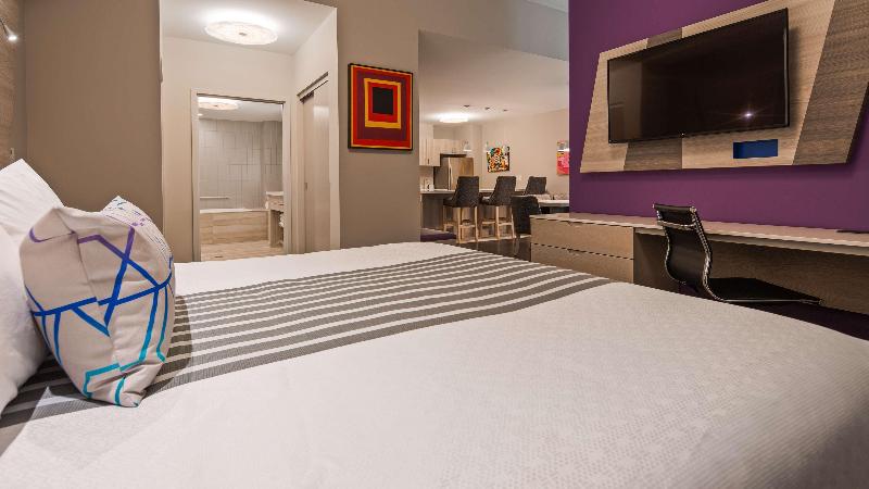 מיטת קינג בסוויטה, Best Western Premier Winnipeg East