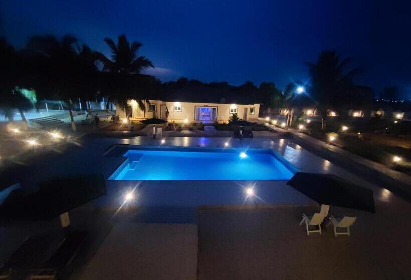 اتاق خانوادگی با چشم‌انداز جانبی دریا, Ellisa Hospitality And