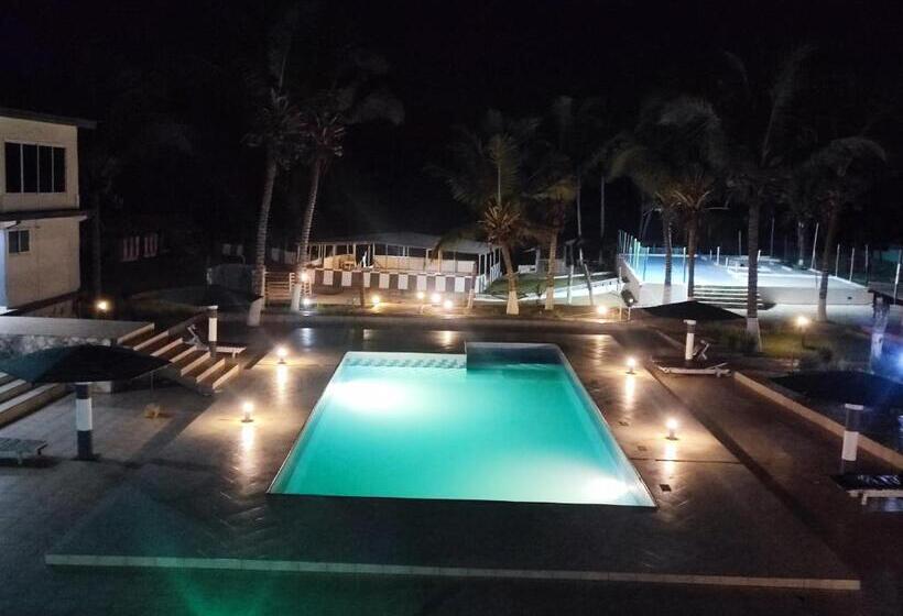 اتاق لوکس با بالکن و چشم‌انداز دریا, Ellisa Hospitality And