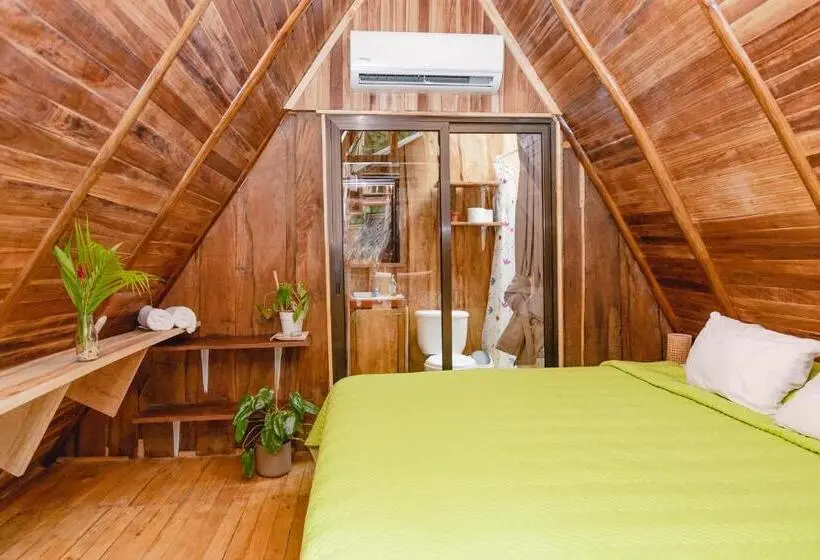 چادر با خدمات رفاهی استاندارد, El Gato Rojas Surf Hostel