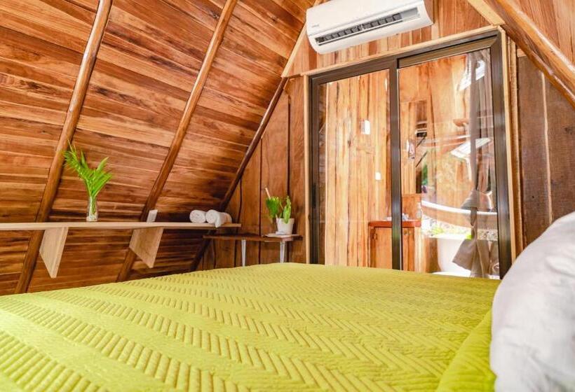 Standard Tent, El Gato Rojas Surf Hostel