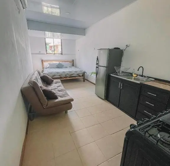 Deluxe Suite King Bed, El Gato Rojas Surf Hostel