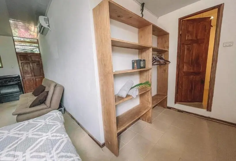 Deluxe Suite King Bed, El Gato Rojas Surf Hostel