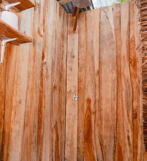 Standard Tent, El Gato Rojas Surf Hostel