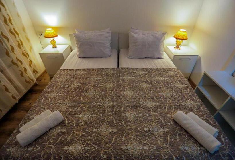 패밀리 룸, Rudakiy Guest House