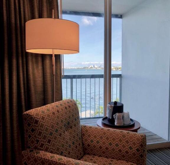 חדר סטנדרט עם מיטת קינג, Palm Tree Club Miami