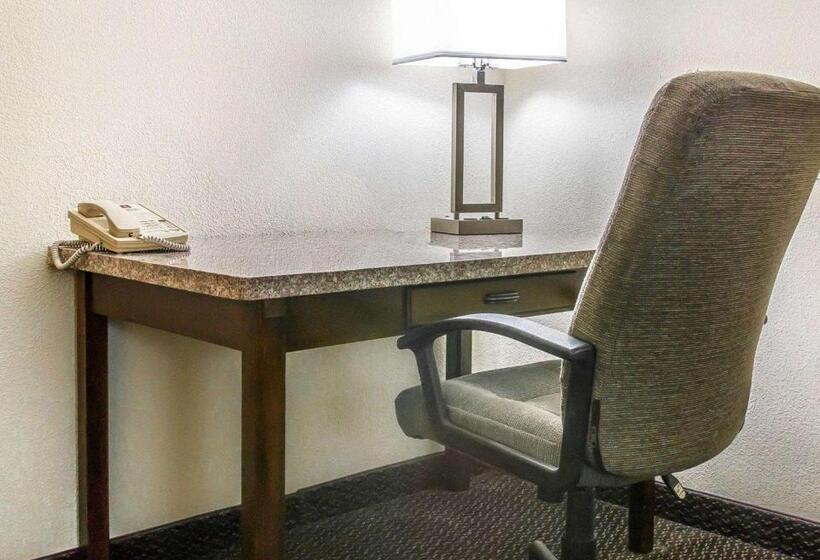 适合残疾人士使用的带超级大床的标准间, Clarion Inn I94 Near Expo Center