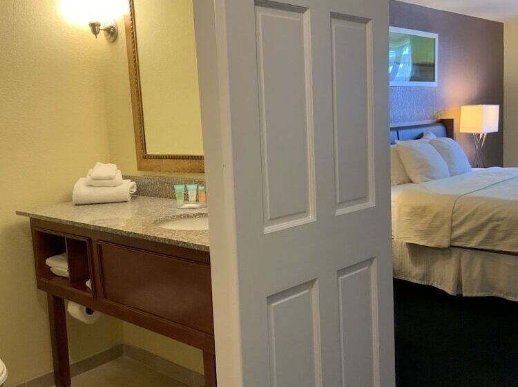 Номер Стандарт, Lakeside Inn