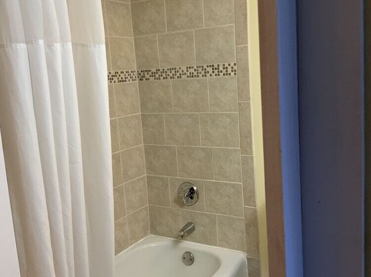 レイクビュースタンダードルーム, Lakeside Inn