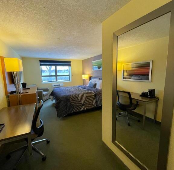 キングサイズベッドのスタンダードルーム, Lakeside Inn