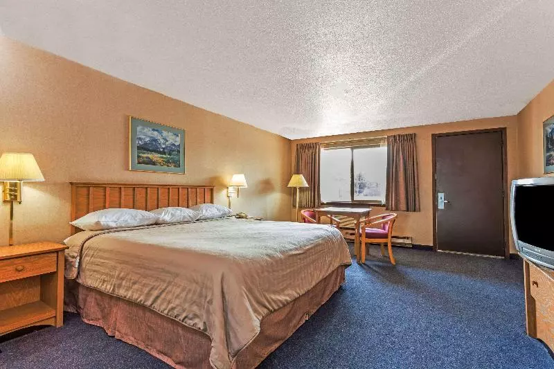 キングサイズベッドのスタンダードルーム, Travelodge By Wyndham Pioneer Villa