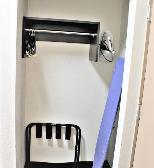 适合残疾人士使用的带超级大床的标准间, Trident Inn & Suites New Orleans