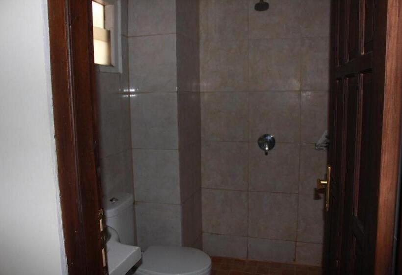 Delüks Oda, Simpang Tujuh