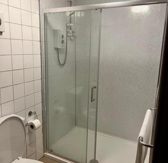 패밀리 룸, Black Dog Inn