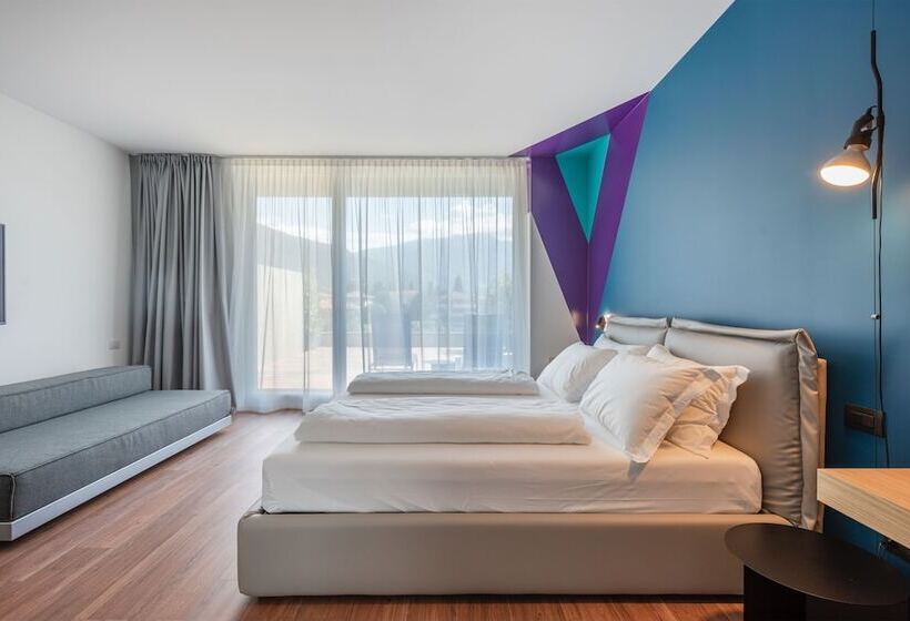 주니어 스위트, Hoody Active & Happiness