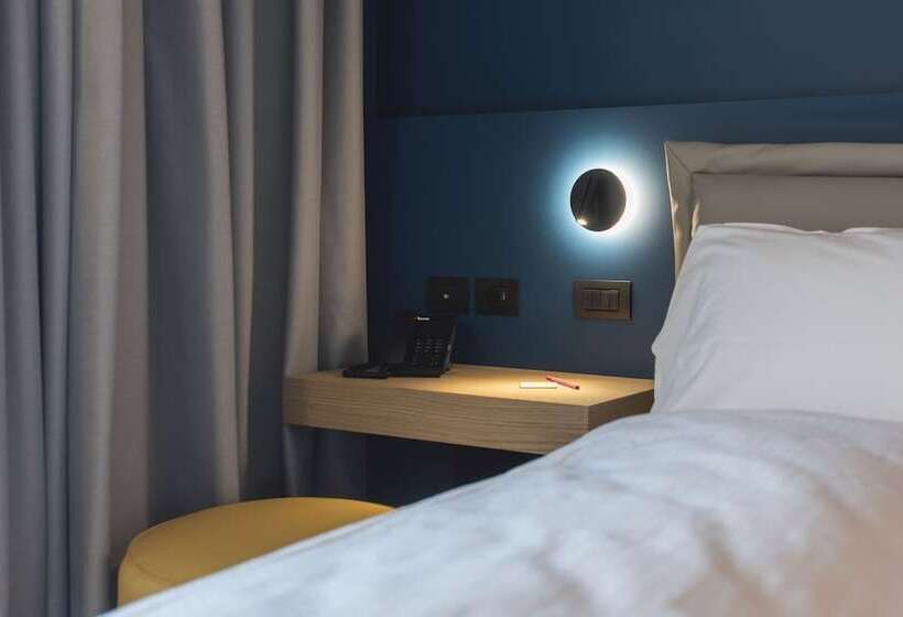 주니어 스위트, Hoody Active & Happiness