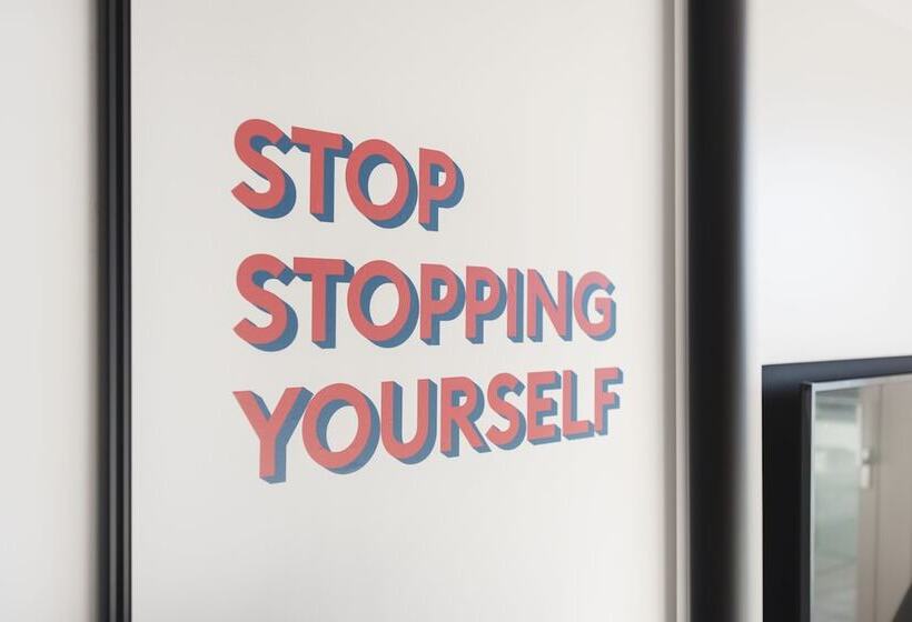 패밀리 주니어 스위트, Hoody Active & Happiness