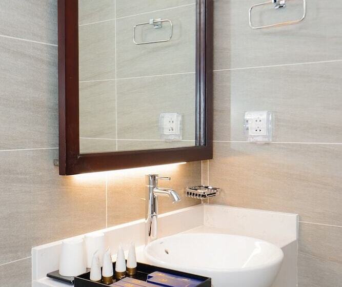 سوییت لوکس, D Lioro Hotel & Resort