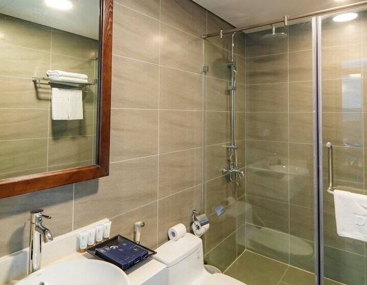 سوییت خانوادگی, D Lioro Hotel & Resort