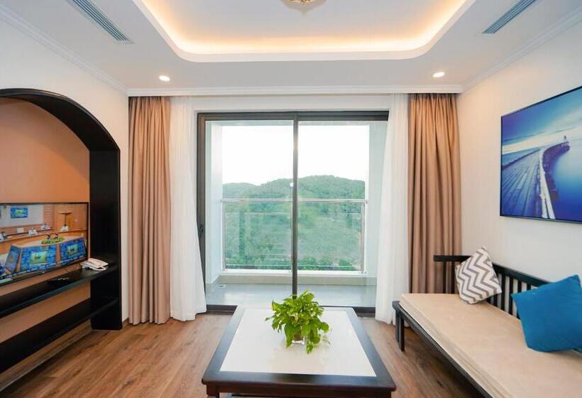 سوییت لوکس, D Lioro Hotel & Resort