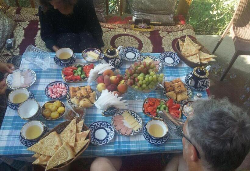 スタンダードトリプルルーム, Guest House Khiva Boyjon Ota