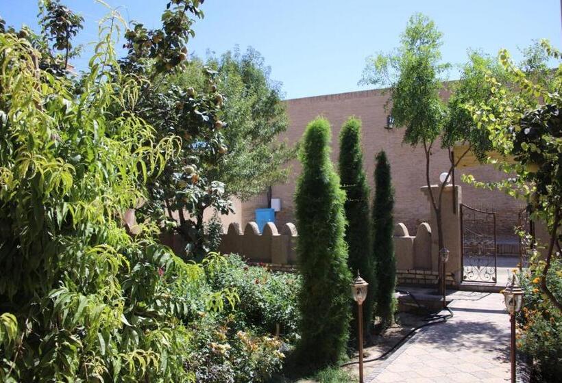 スタンダードトリプルルーム, Guest House Khiva Boyjon Ota