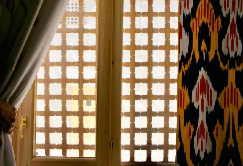 スタンダードトリプルルーム, Guest House Khiva Boyjon Ota