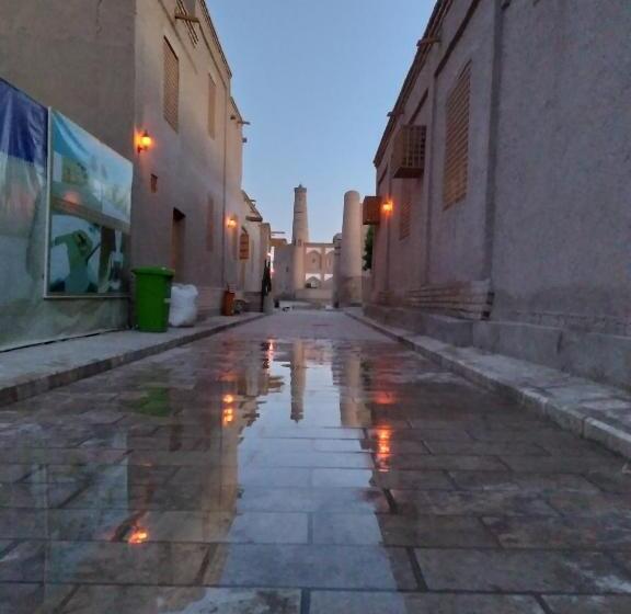 スタンダードトリプルルーム, Guest House Khiva Boyjon Ota