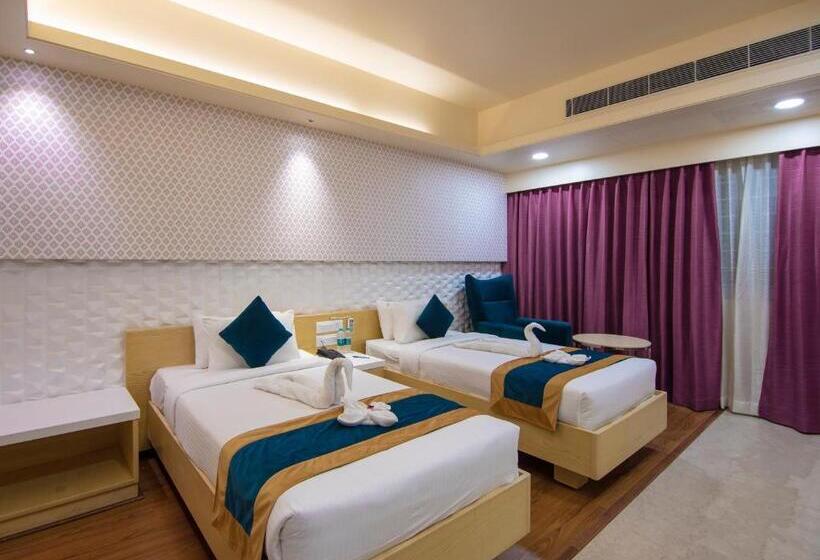 جناح جونيور, Ziona Luxurious