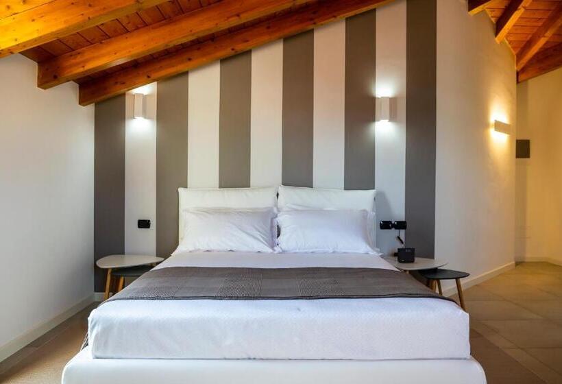غرفة قياسية ثلاثية, Casa Ananda