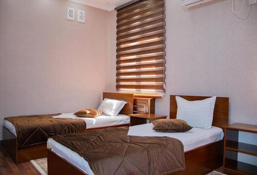 חדר סטנדרט לשלושה, Euro Asia