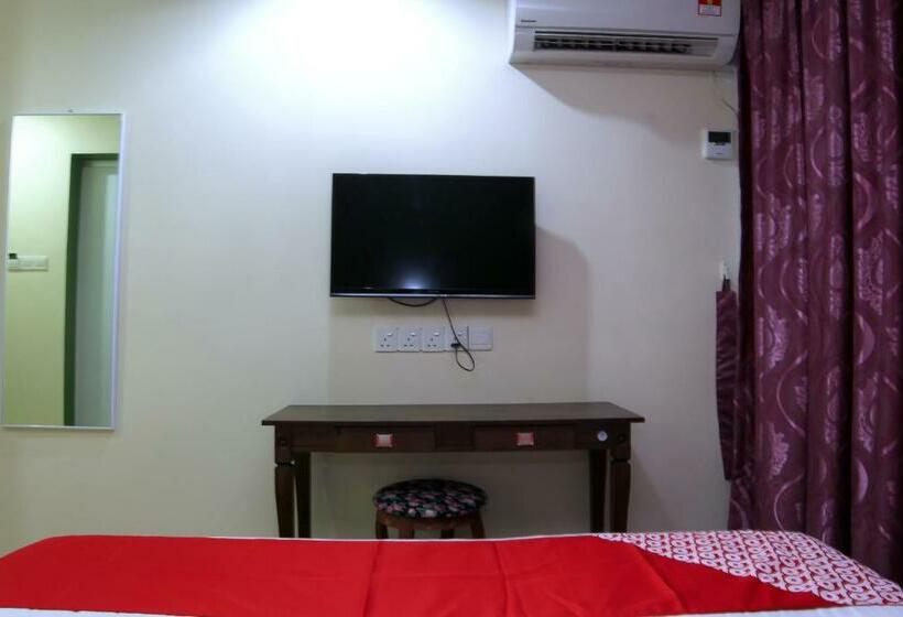 اتاق لوکس با تخت بزرگ, Oyo 44054 Holiday Mansion Inn
