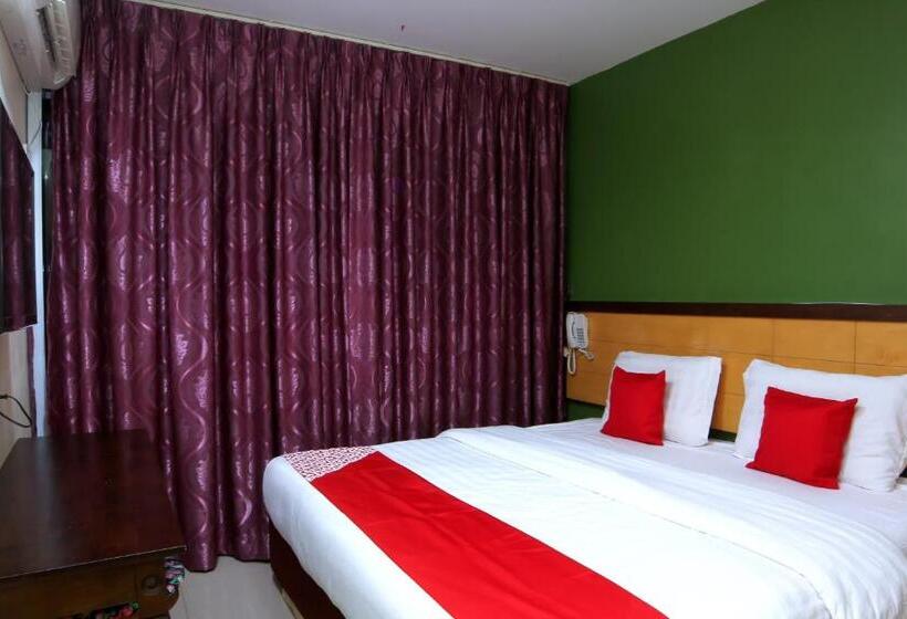 اتاق لوکس با تخت بزرگ, Oyo 44054 Holiday Mansion Inn