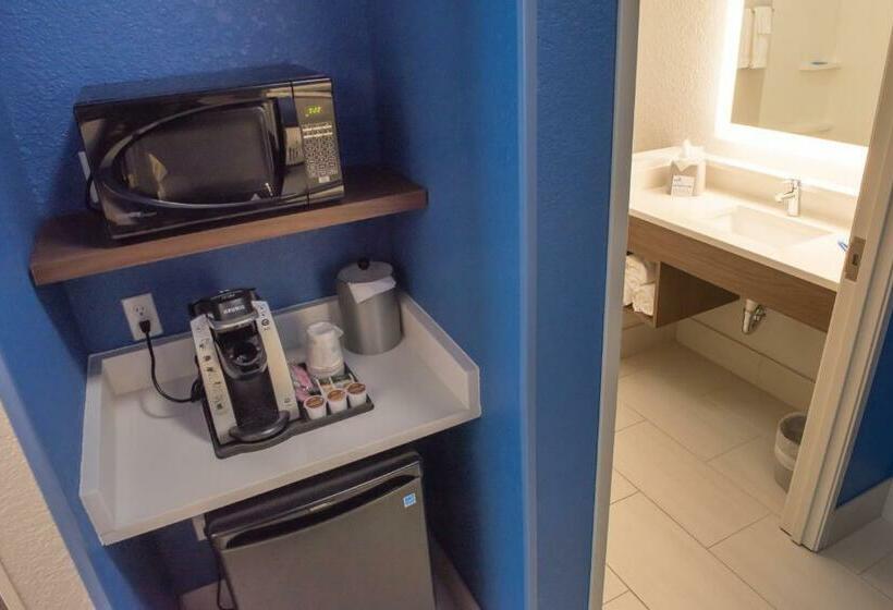 Номер Стандарт, Holiday Inn Express & Suites   Warsaw   E Center, An Ihg