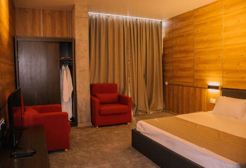 اتاق لوکس با بالکن و چشم‌انداز دریا, Nobilis Hall