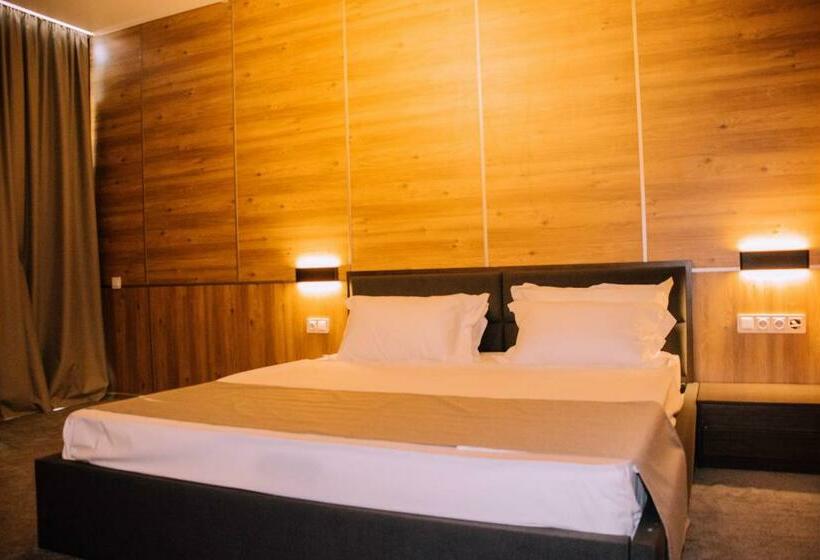 Standard Triple Room with Terrace, Nobilis Hall