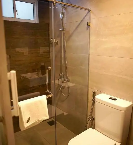 Deluxe Kolmen Hengen Huone, Olinia Airport