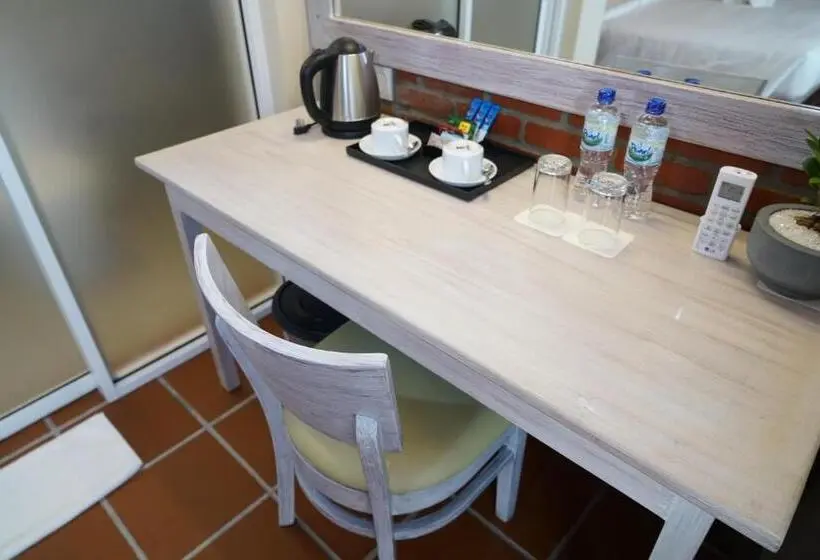Deluxe Kolmen Hengen Huone, Olinia Airport