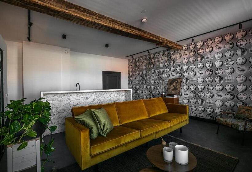 استودیوی لوکس, B&b Boutique Hotel N10