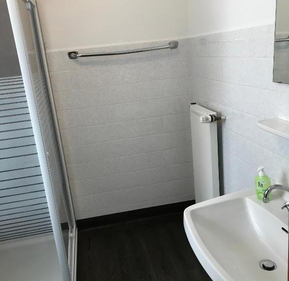 家庭间, Gretel Von Birne