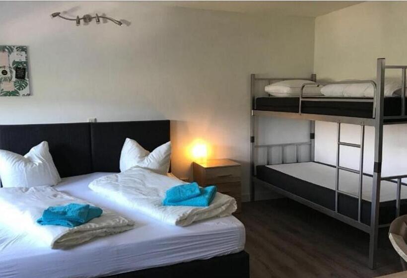 家庭间, Gretel Von Birne