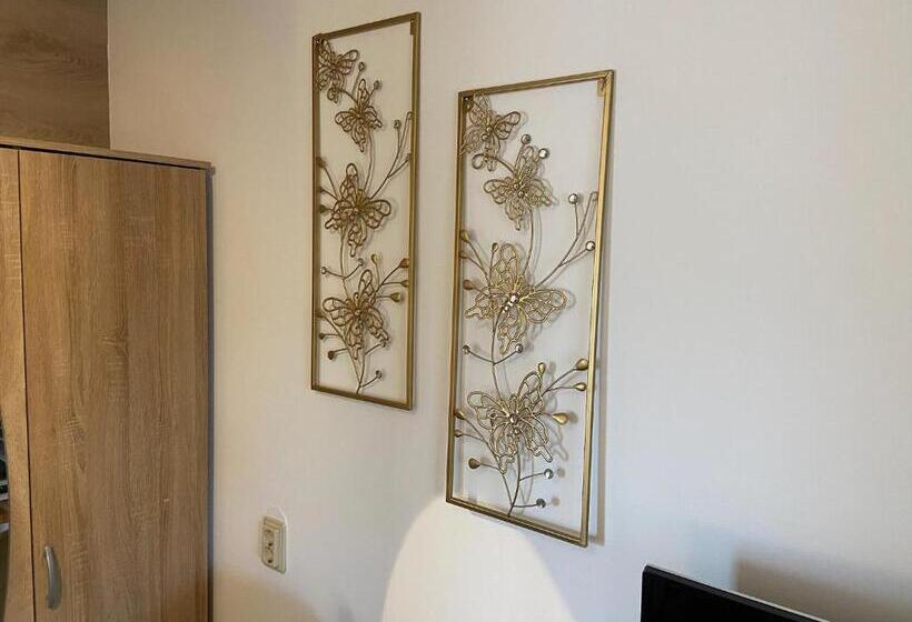 标准间, Gretel Von Birne