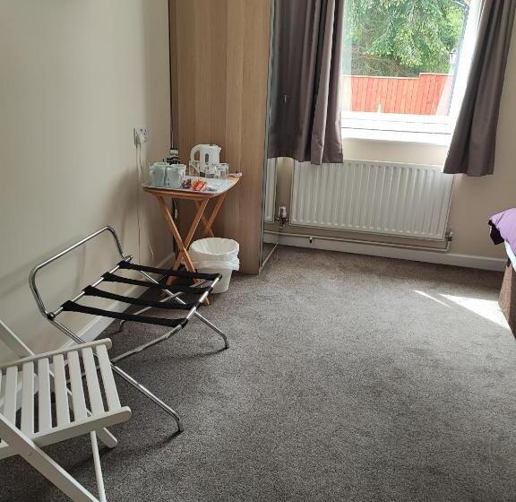 패밀리 룸, Honeysuckle Homestead