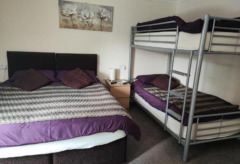 패밀리 룸, Honeysuckle Homestead