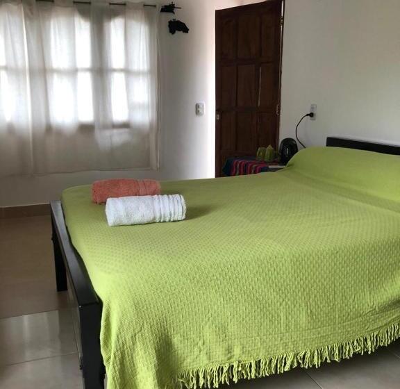 스탠다드 트리플 룸, Hostal Los Faroles Chicoana