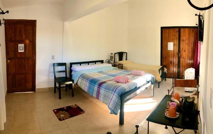 غرفة قياسية ثلاثية, Hostal Los Faroles Chicoana